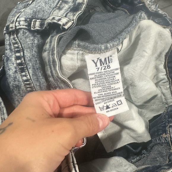 Shorts - Picture 3 of 3